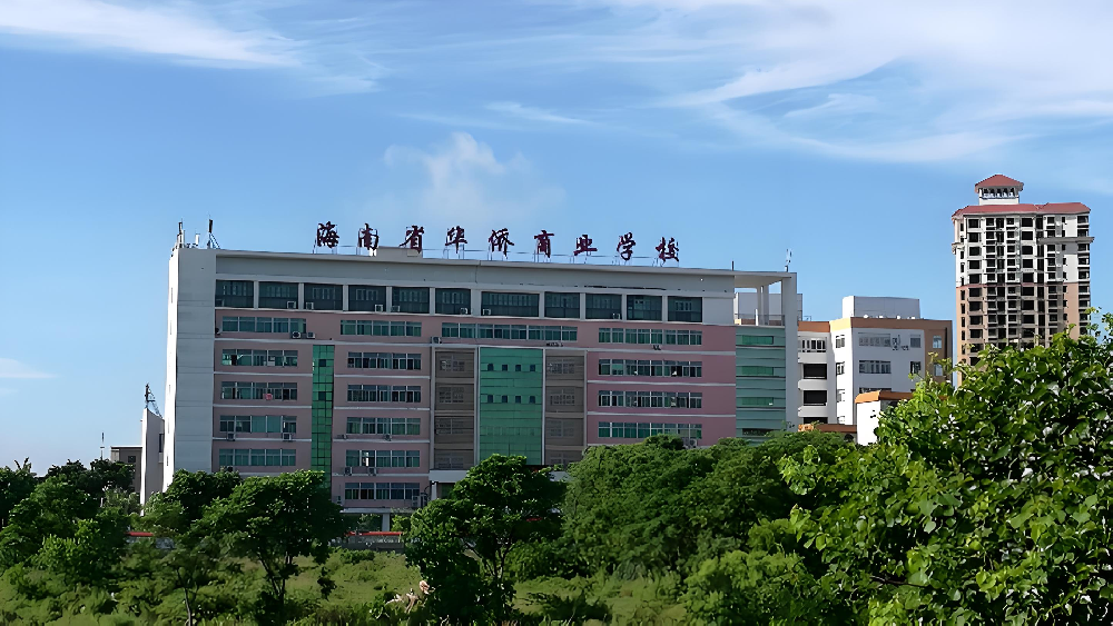 海南华侨商业学院应用华数电教一体化解决方案！